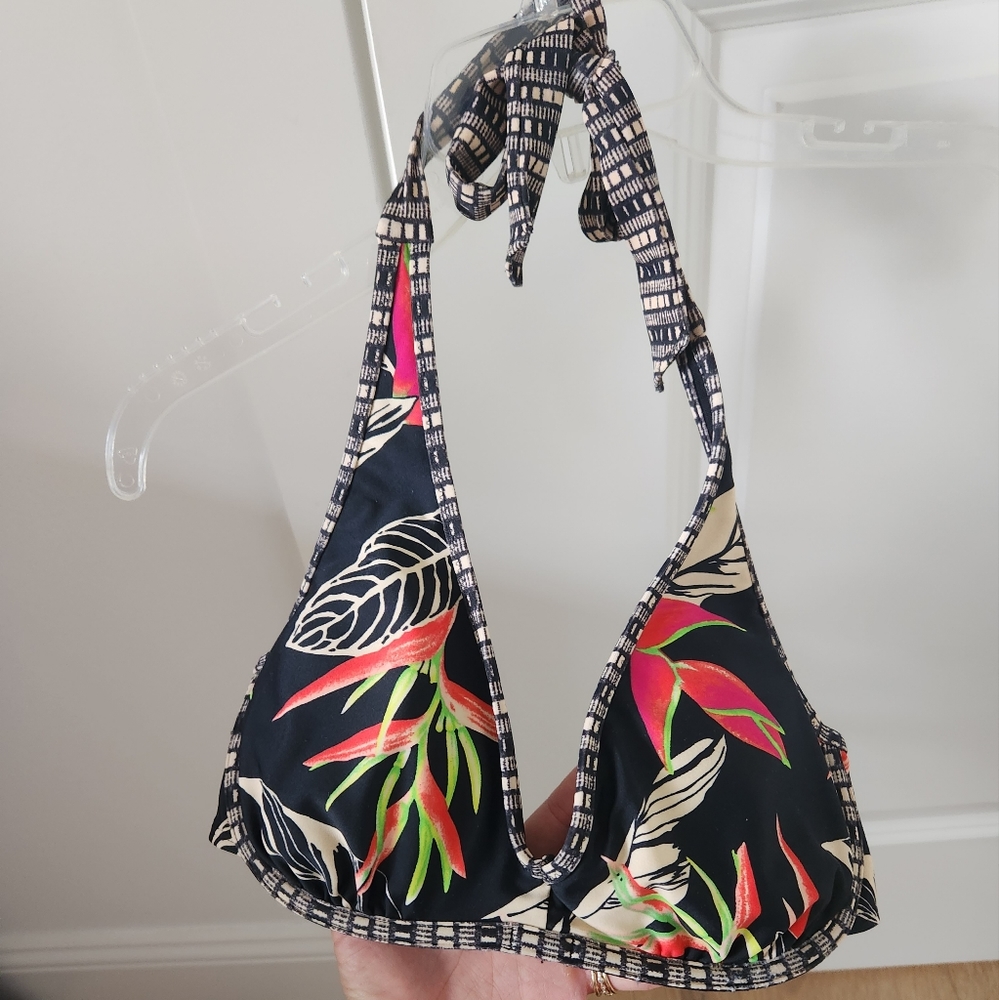 Athleta Black floral print swim top